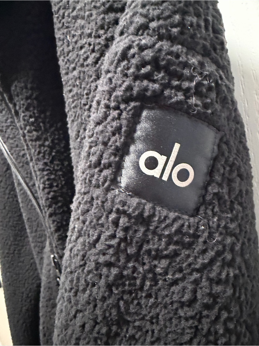 ALO Yoga Black Sherpa Bomber Jacket 🧥 women’s size L/G new - Picture 8 of 8